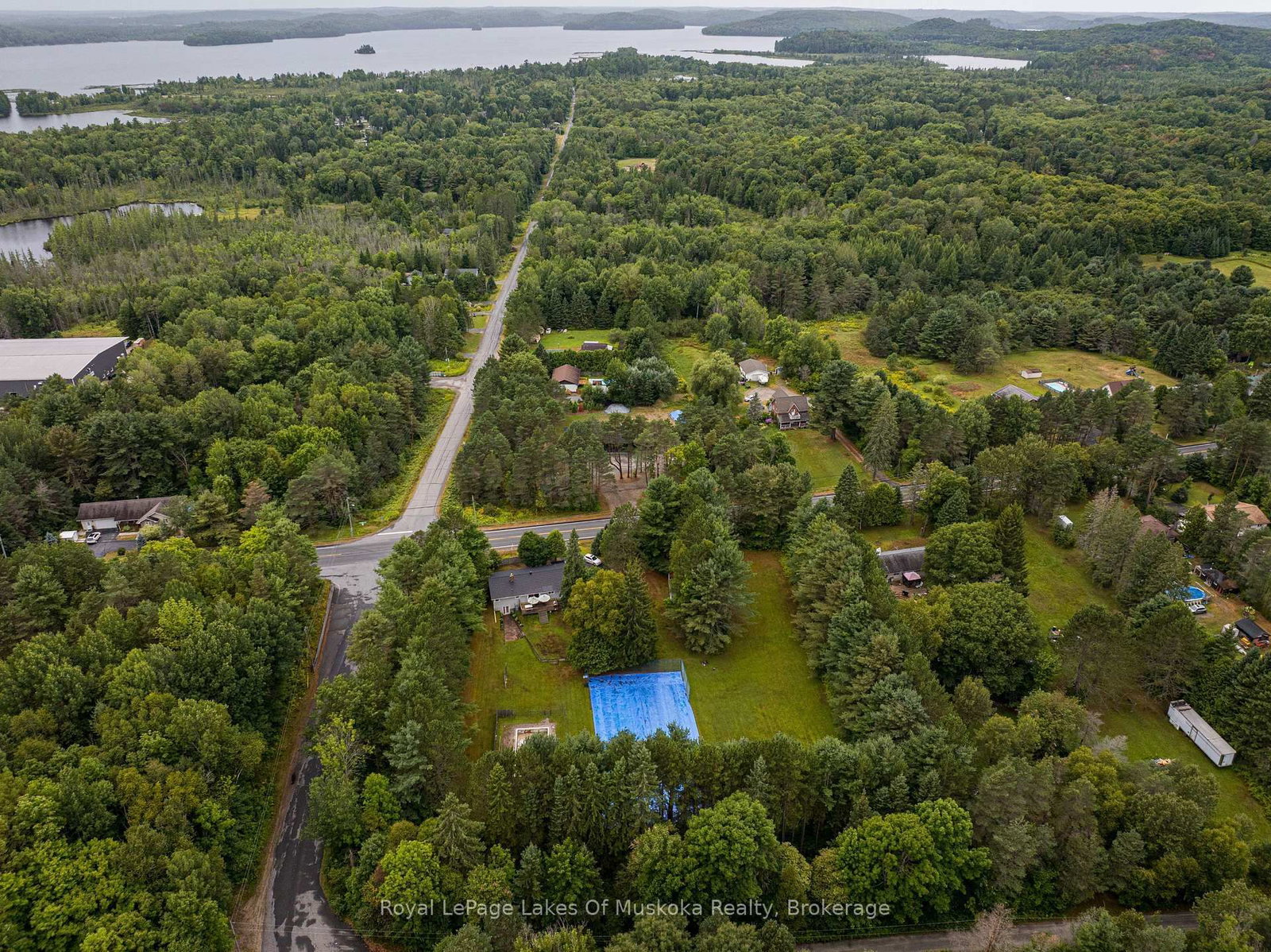 Detached House for sale at 574 Ravenscliffe Road, Huntsville, Ontario, P1H 1N5 - Chaffey - MLS: X12847850