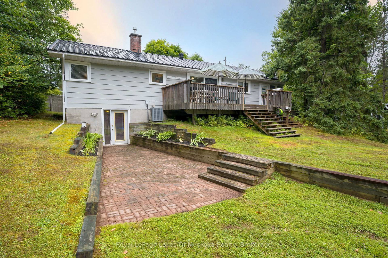 Detached House for sale at 574 Ravenscliffe Road, Huntsville, Ontario, P1H 1N5 - Chaffey - MLS: X12847850