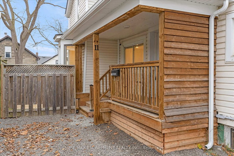 11 Albina St, Welland, L3C 1P2 | Image 2