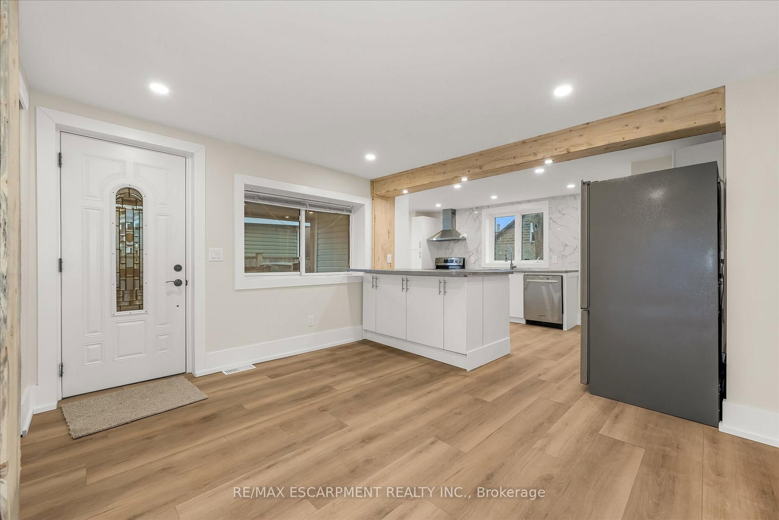 Detached House for sale at 11 Albina Street, Welland, Ontario, L3C 1P2 - Broadway - MLS: X12848098