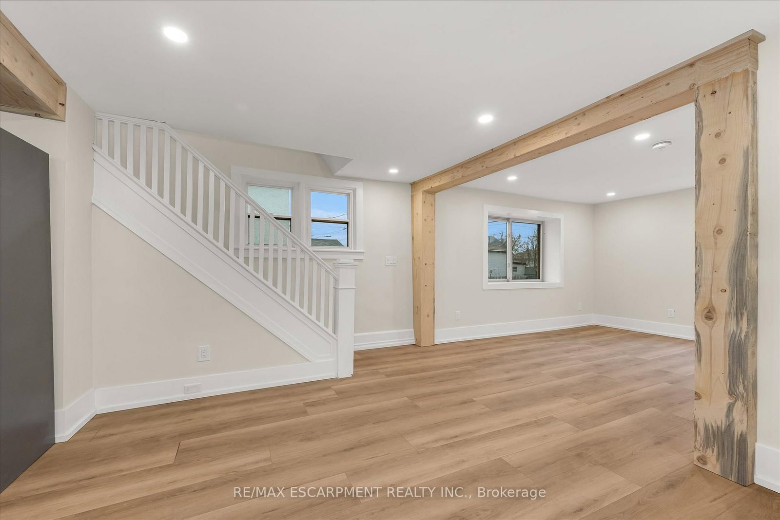 Detached House for sale at 11 Albina Street, Welland, Ontario, L3C 1P2 - Broadway - MLS: X12848098