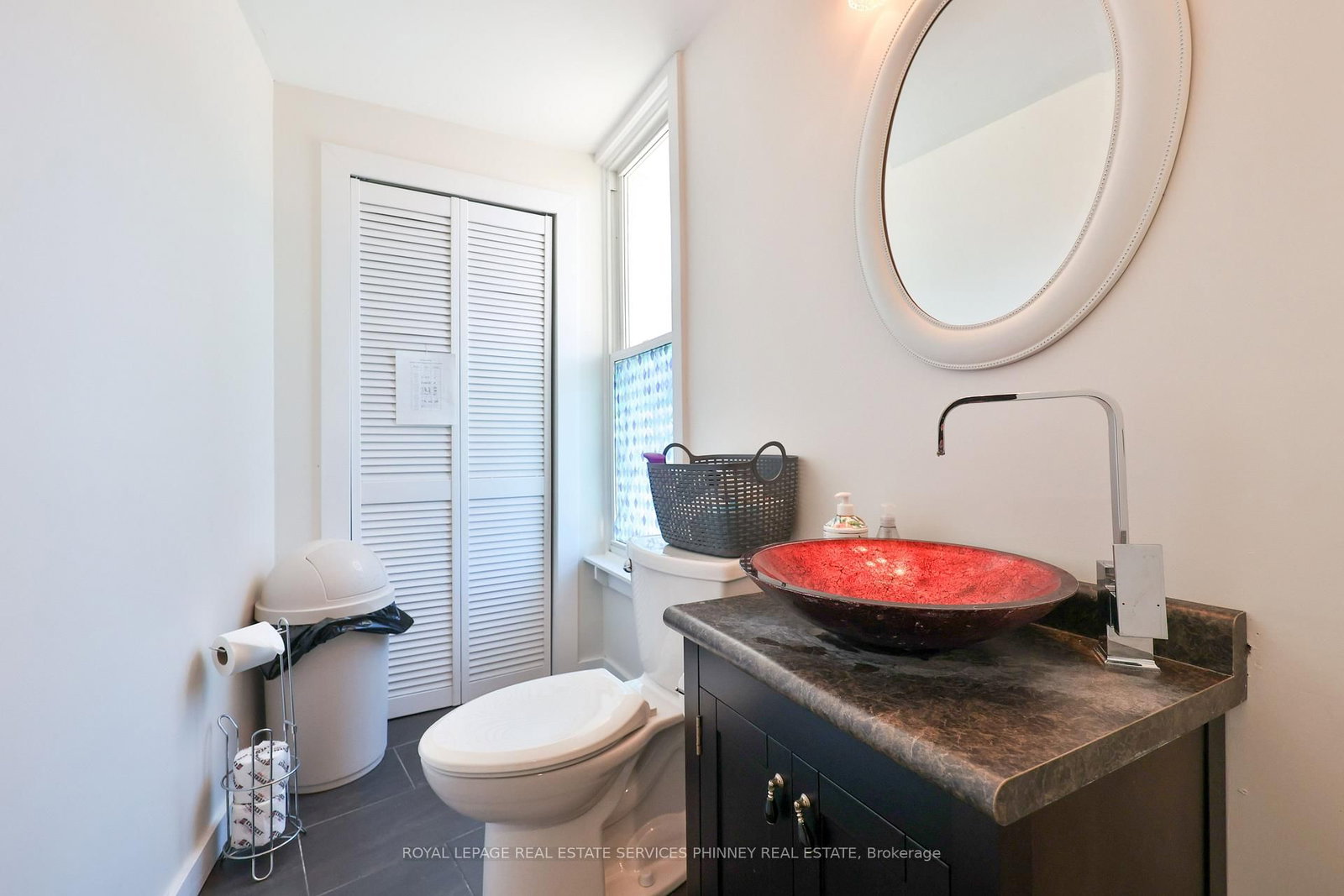 2 Queen Street E - Photo 16