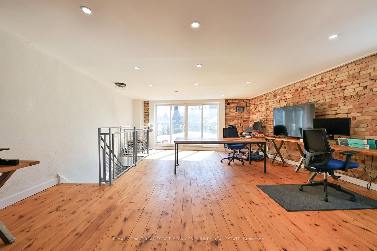 2 Queen Street E - Photo 18