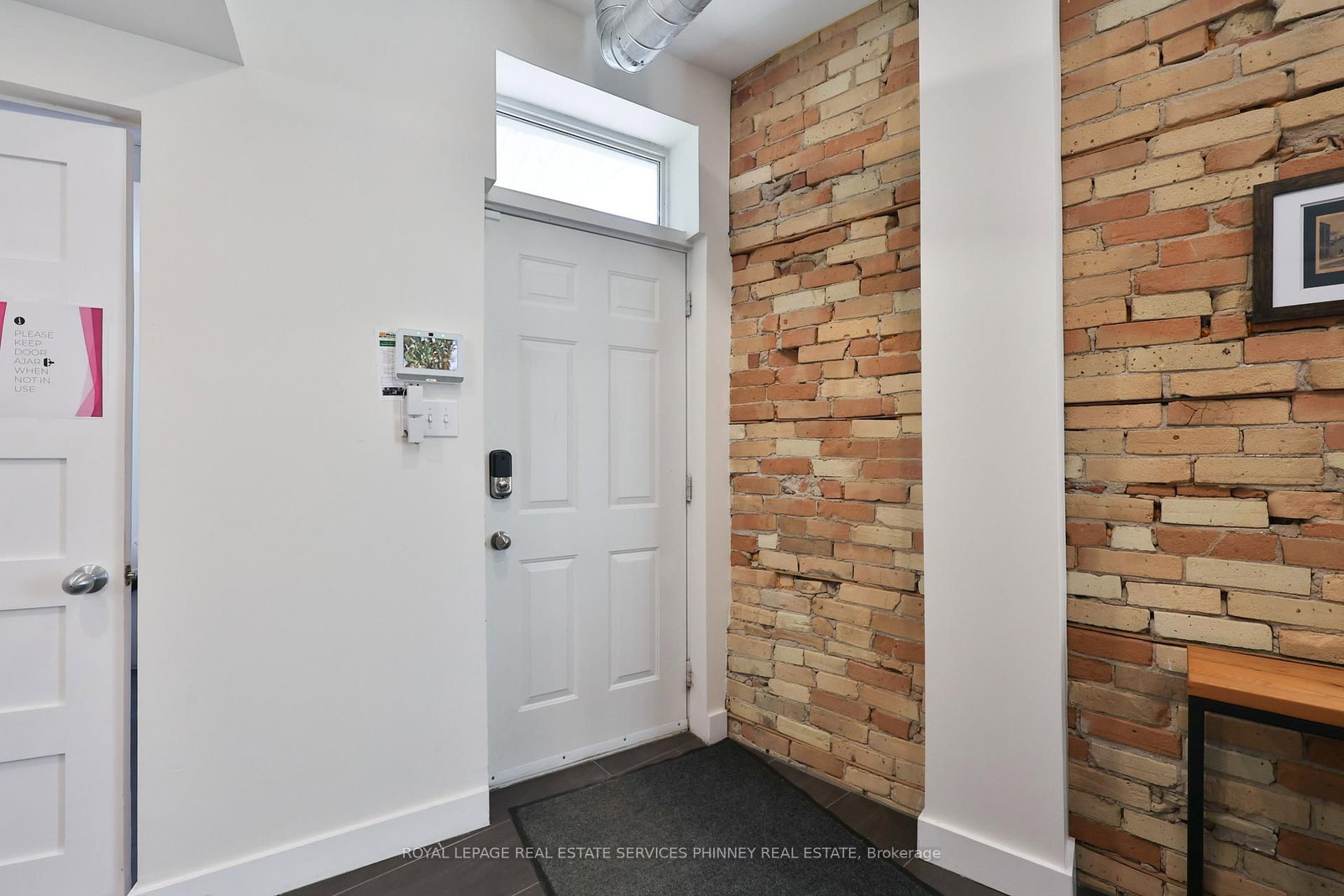 2 Queen Street E - Photo 4