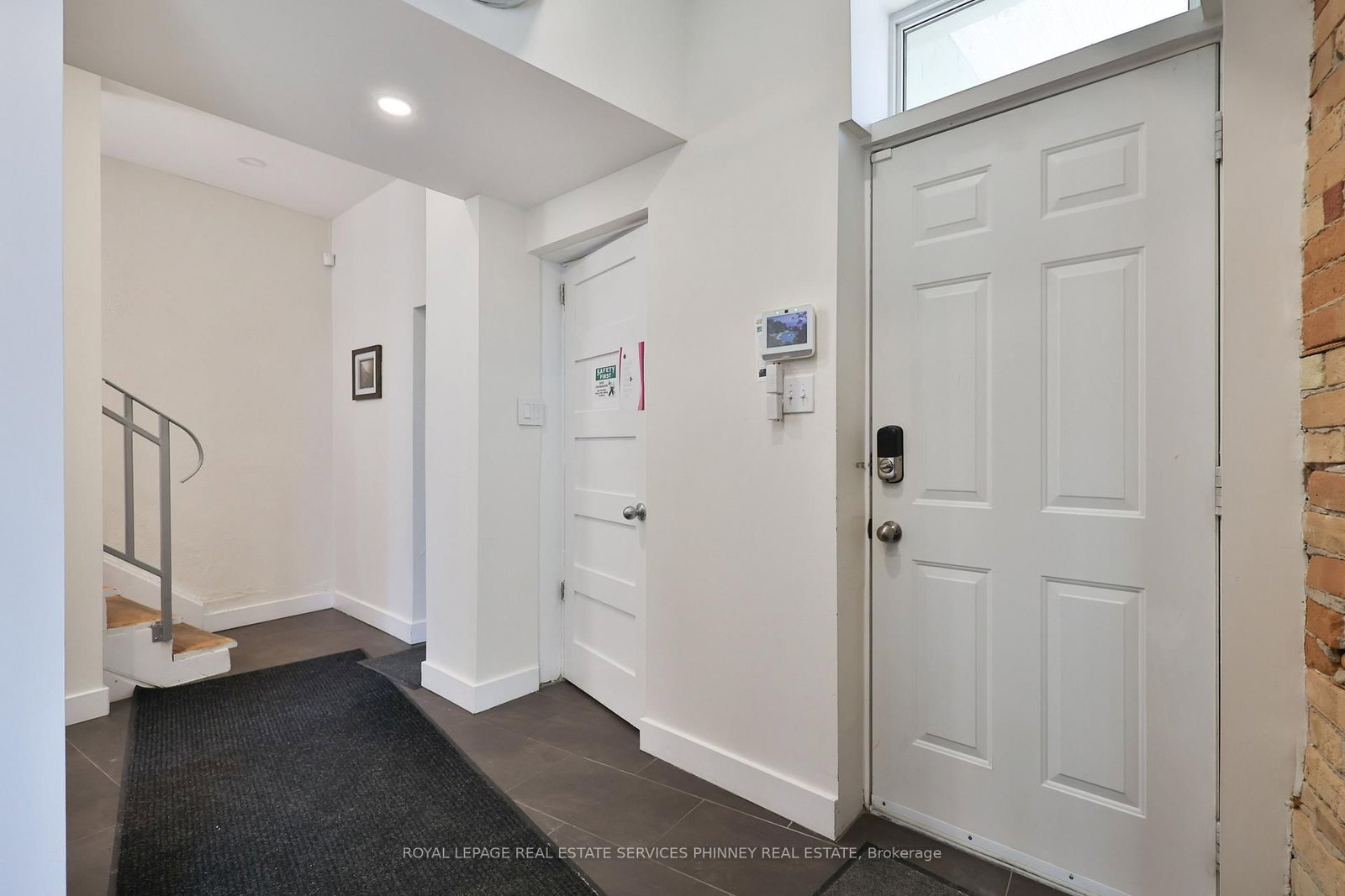 2 Queen Street E - Photo 6