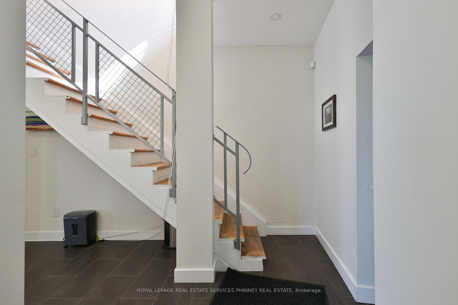 2 Queen Street E - Photo 7