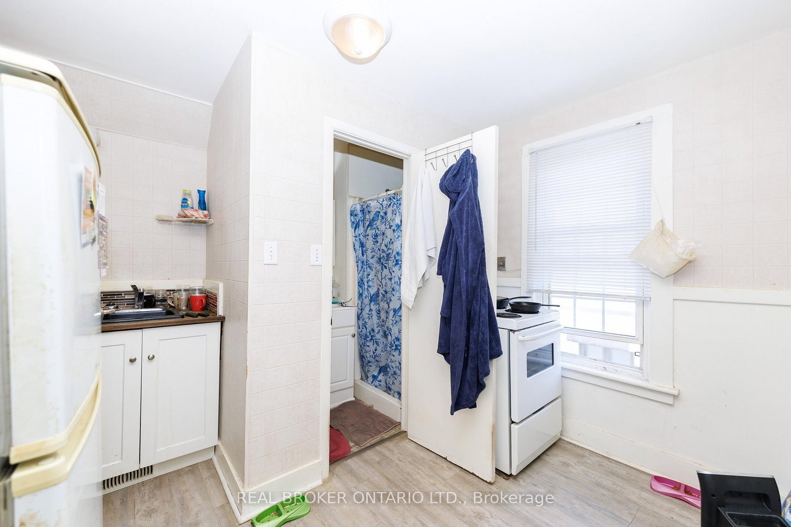 Semi-Detached House for sale at 242 Jarvis Street, Fort Erie, Ontario, L2A 2S5 - Central - MLS: X12848548