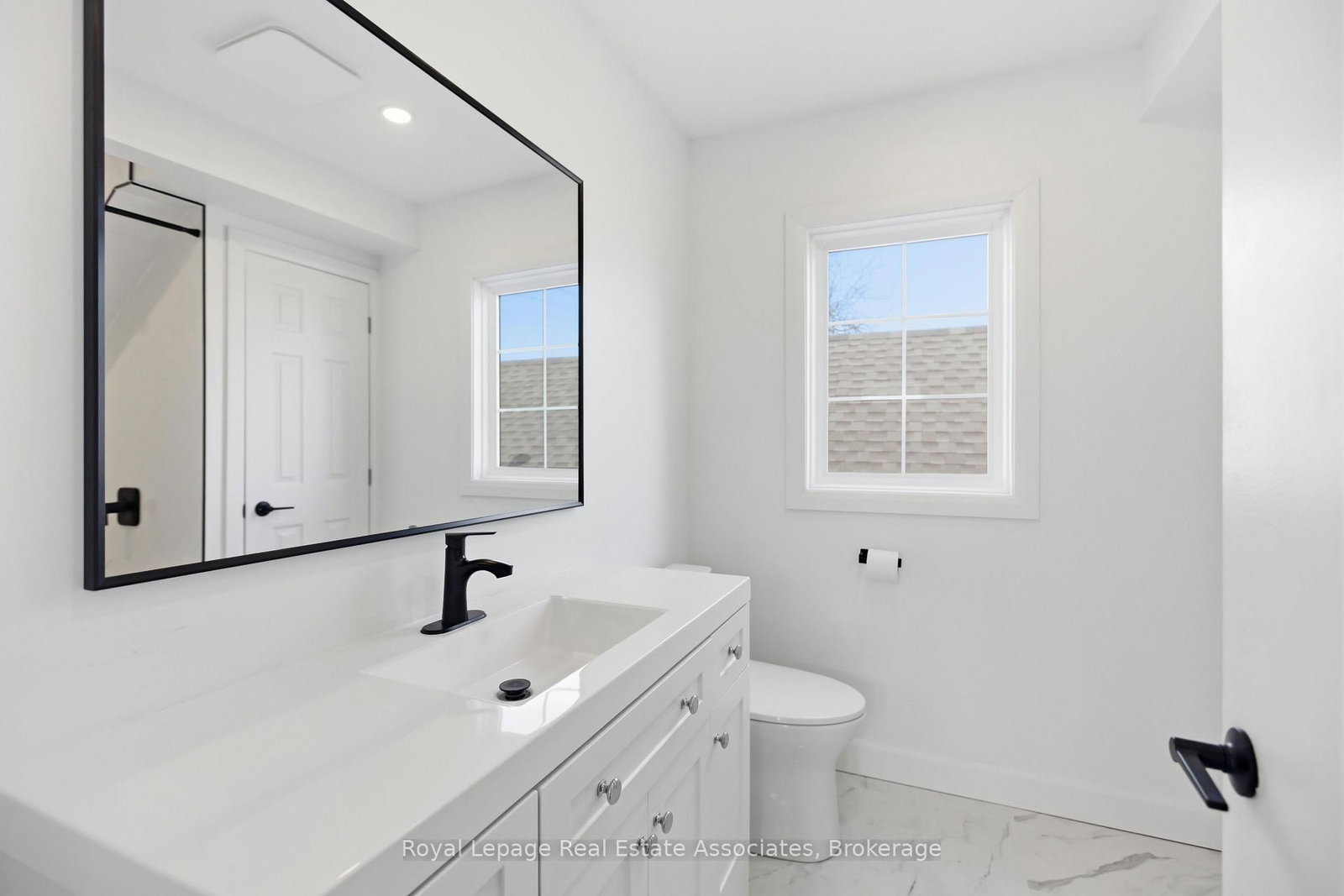 Detached House for lease at 289 Strathearne Avenue, Hamilton, Ontario, L8H 5K8 - Homeside - MLS: X12848664