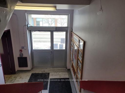 330 Kent St photo 3
