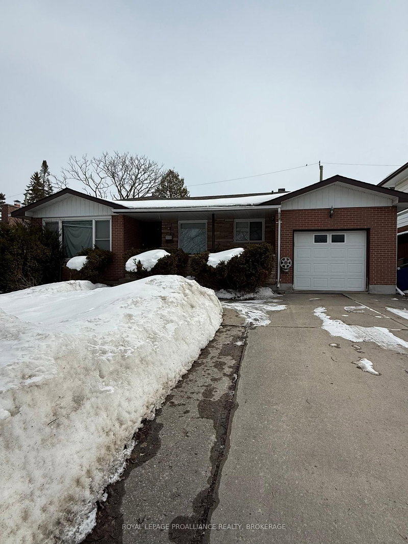 73 Queen Mary Rd, Kingston, K7M 2A3 | Image 2