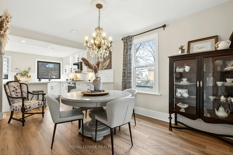 381 Elizabeth St, Grimsby, L3M 3K6 | Image 2