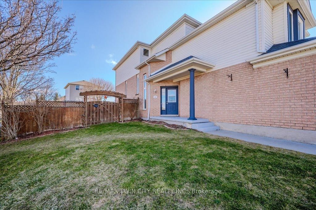 11 Acorn Way W