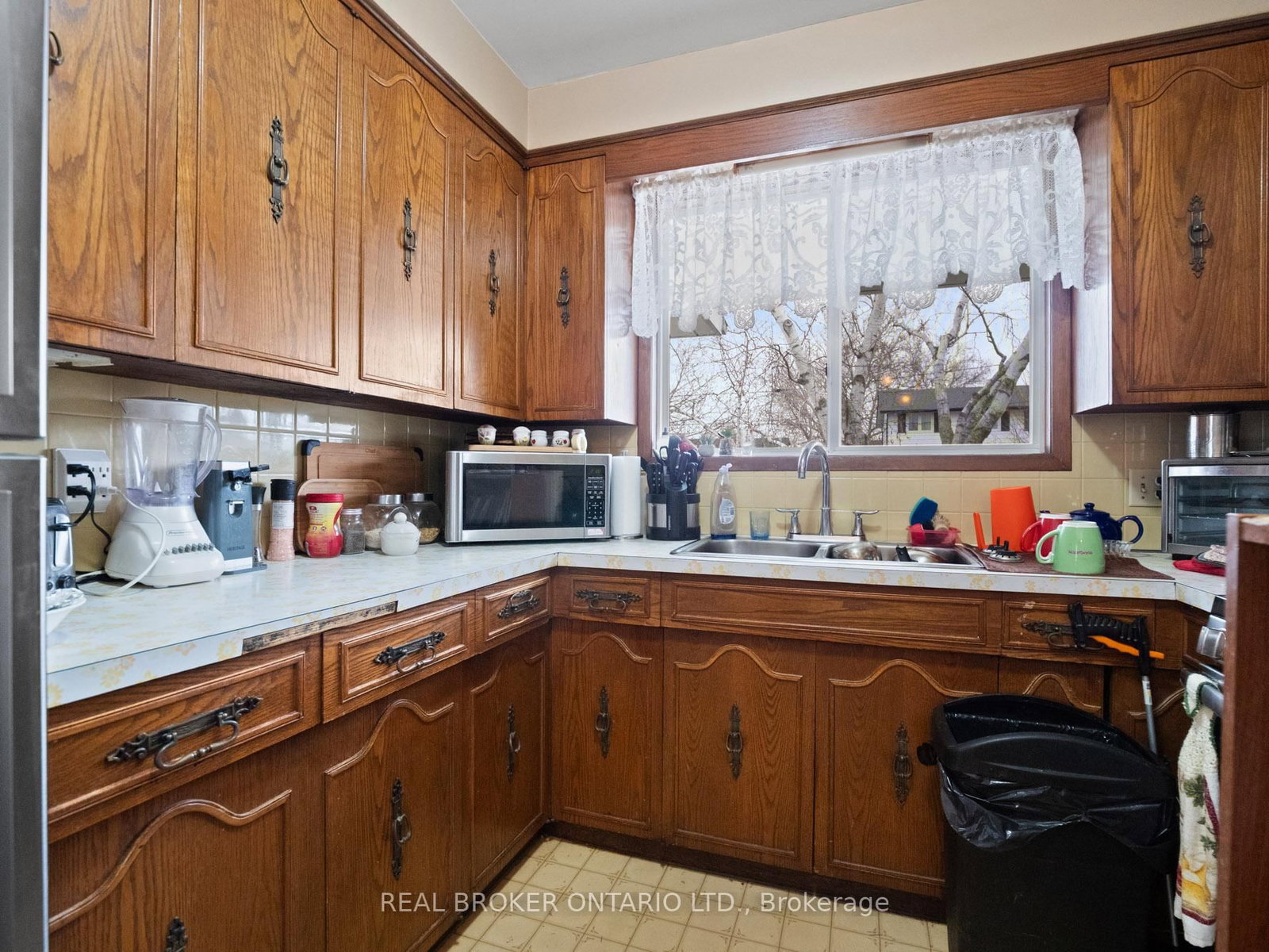 Detached House for sale at 20 Brackencrest Road, St. Catharines, Ontario, L2P 3K8 - Secord Woods - MLS: X12849650