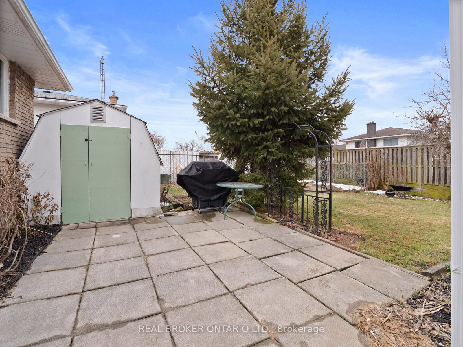 Detached House for sale at 20 Brackencrest Road, St. Catharines, Ontario, L2P 3K8 - Secord Woods - MLS: X12849650