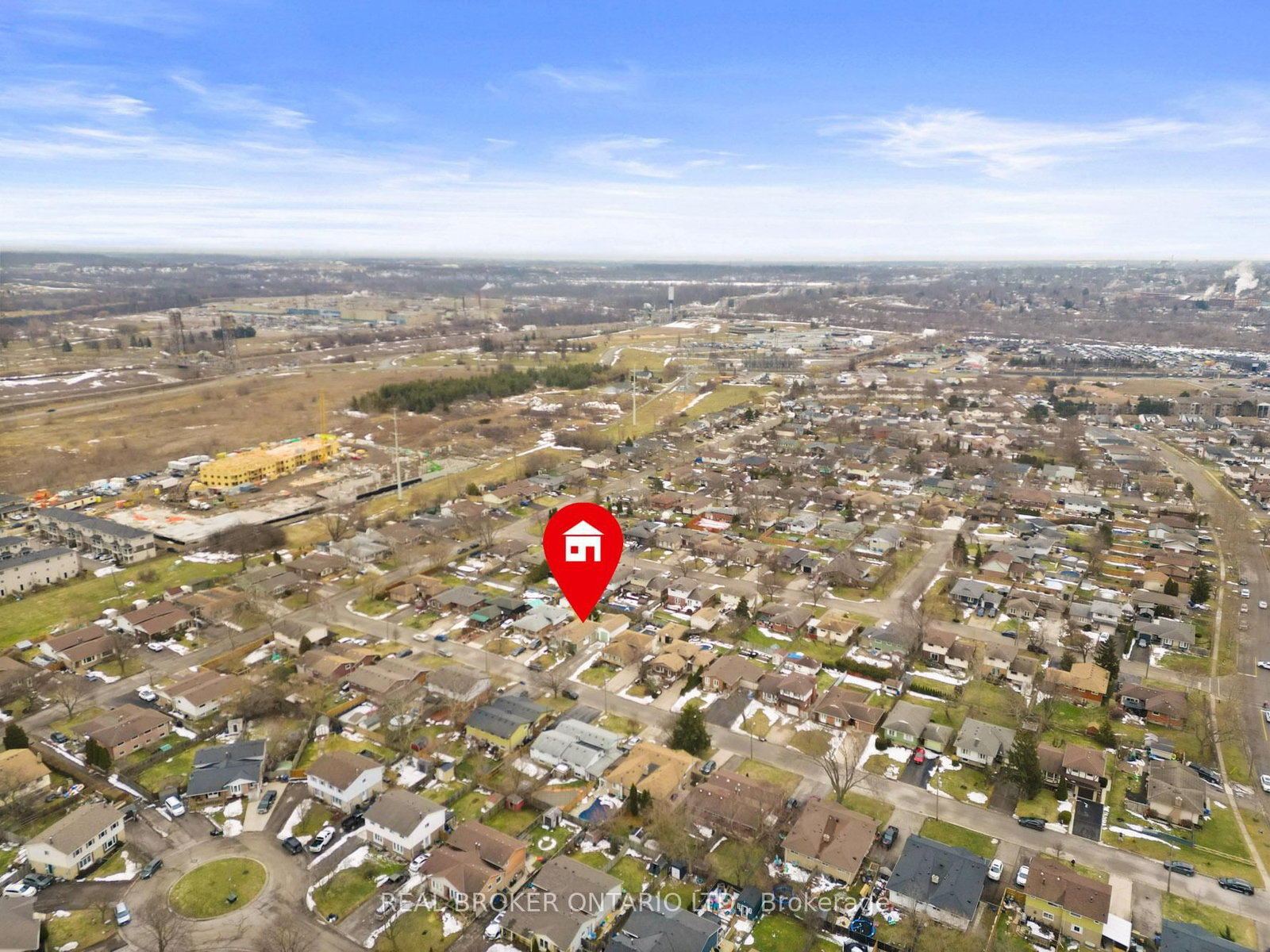 Detached House for sale at 20 Brackencrest Road, St. Catharines, Ontario, L2P 3K8 - Secord Woods - MLS: X12849650