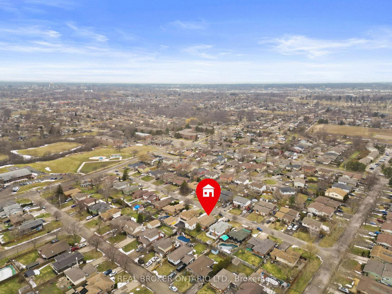 Detached House for sale at 20 Brackencrest Road, St. Catharines, Ontario, L2P 3K8 - Secord Woods - MLS: X12849650