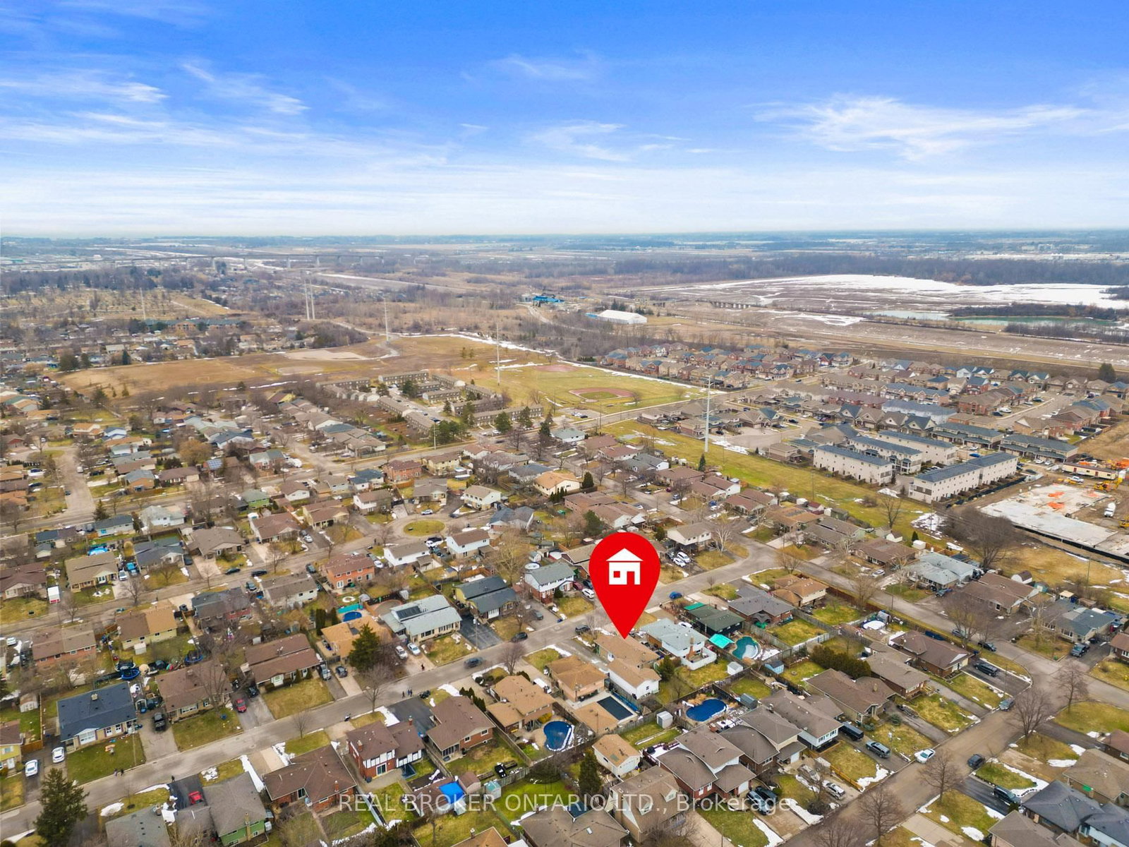 Detached House for sale at 20 Brackencrest Road, St. Catharines, Ontario, L2P 3K8 - Secord Woods - MLS: X12849650