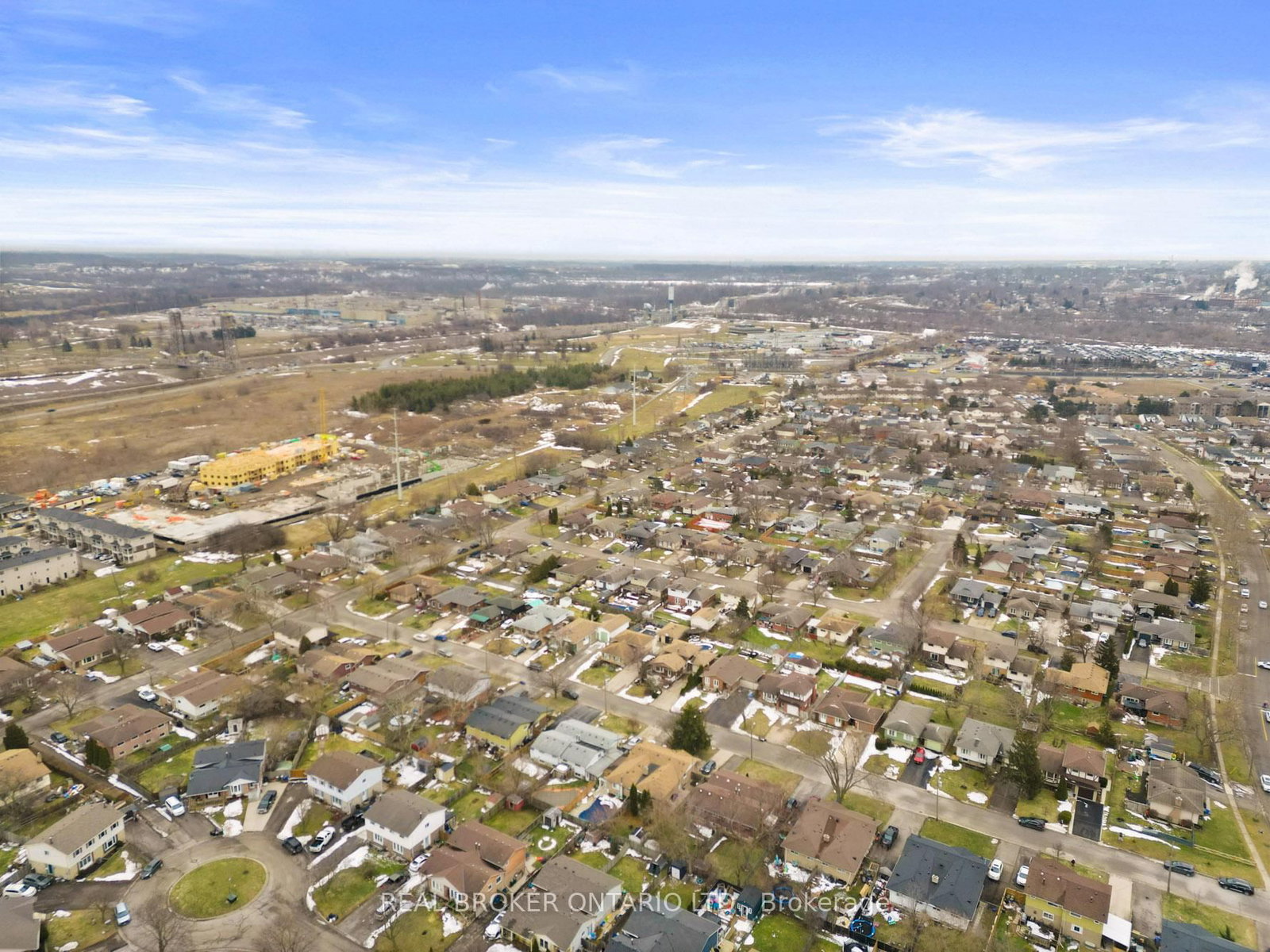 Detached House for sale at 20 Brackencrest Road, St. Catharines, Ontario, L2P 3K8 - Secord Woods - MLS: X12849650