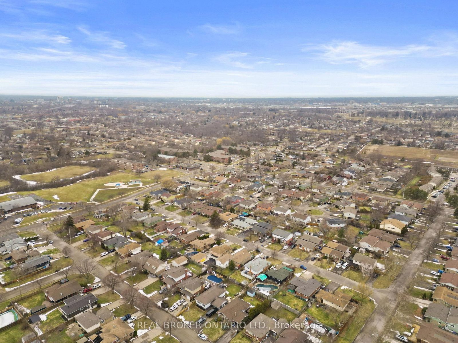 Detached House for sale at 20 Brackencrest Road, St. Catharines, Ontario, L2P 3K8 - Secord Woods - MLS: X12849650