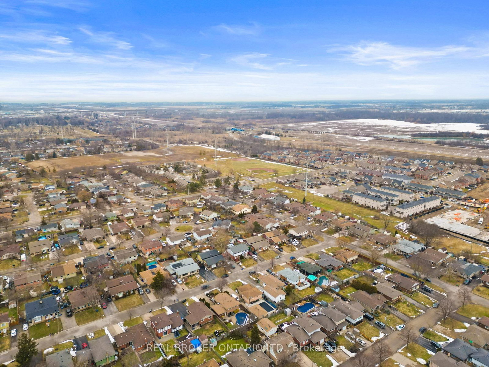 Detached House for sale at 20 Brackencrest Road, St. Catharines, Ontario, L2P 3K8 - Secord Woods - MLS: X12849650