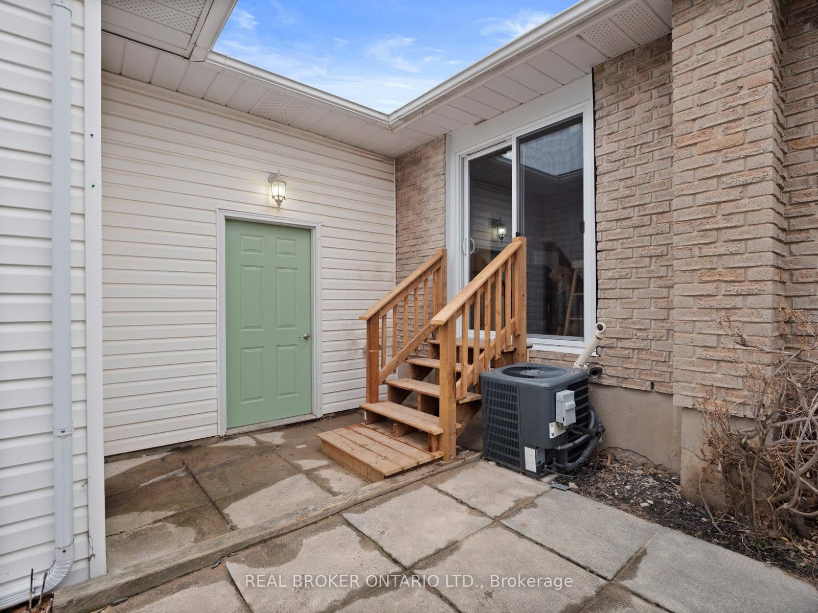 Detached House for sale at 20 Brackencrest Road, St. Catharines, Ontario, L2P 3K8 - Secord Woods - MLS: X12849650