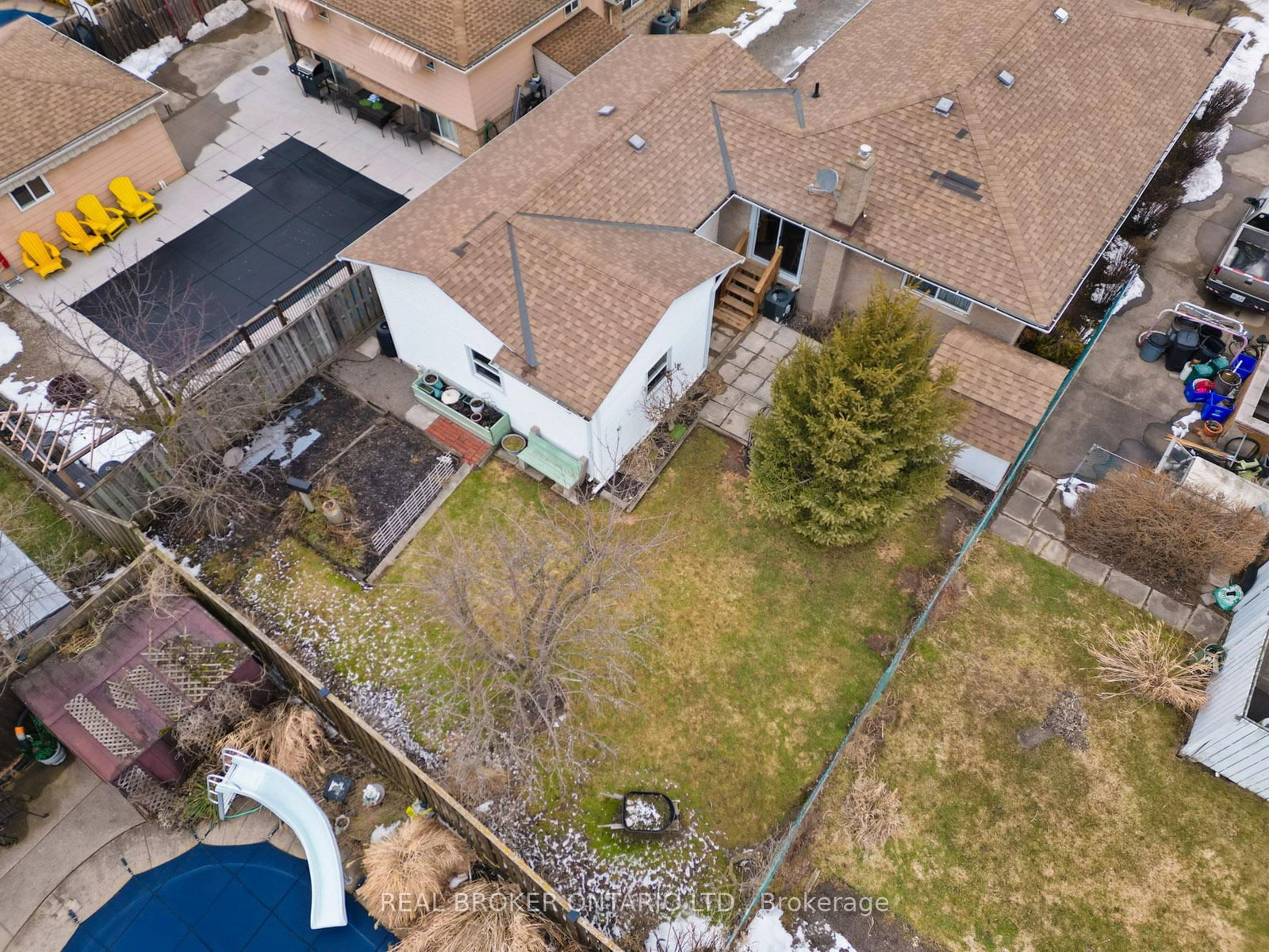 Detached House for sale at 20 Brackencrest Road, St. Catharines, Ontario, L2P 3K8 - Secord Woods - MLS: X12849650