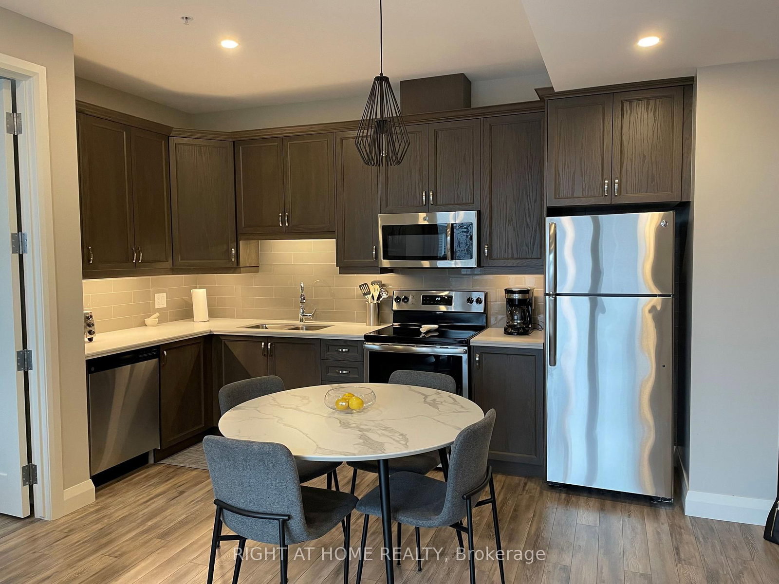 Condo for sale at 1015-118 King Street, Hamilton, Ontario, L8N 0A9 - Beasley - MLS: X12849896