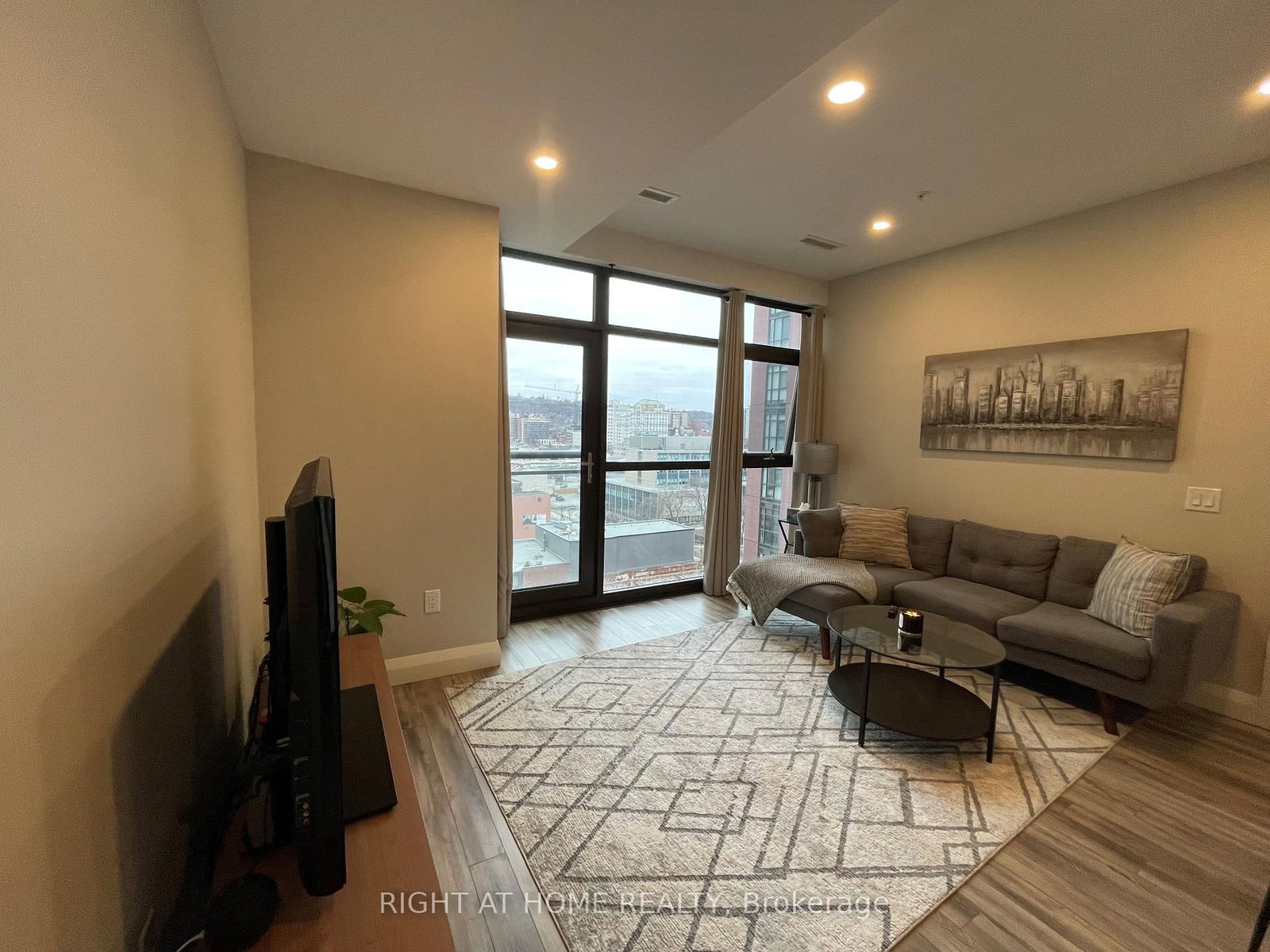 Condo for sale at 1015-118 King Street, Hamilton, Ontario, L8N 0A9 - Beasley - MLS: X12849896