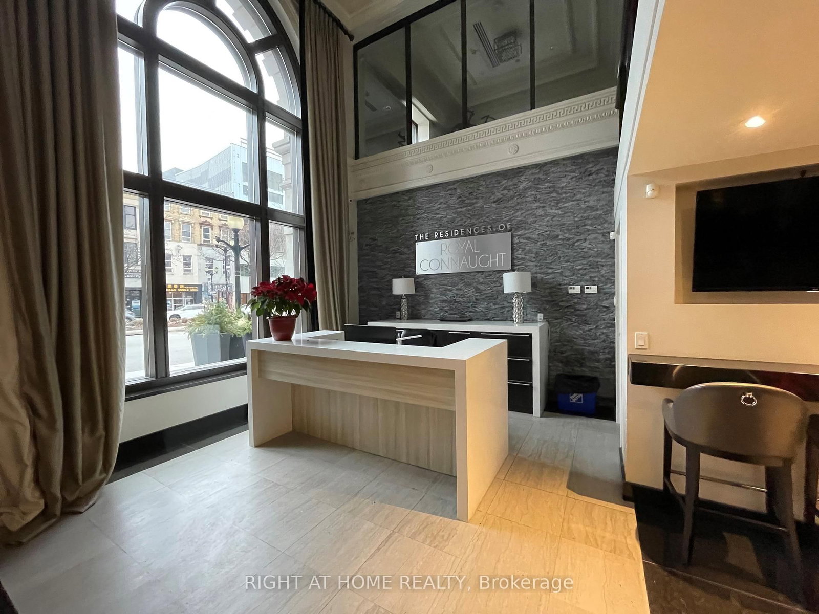 Condo for sale at 1015-118 King Street, Hamilton, Ontario, L8N 0A9 - Beasley - MLS: X12849896