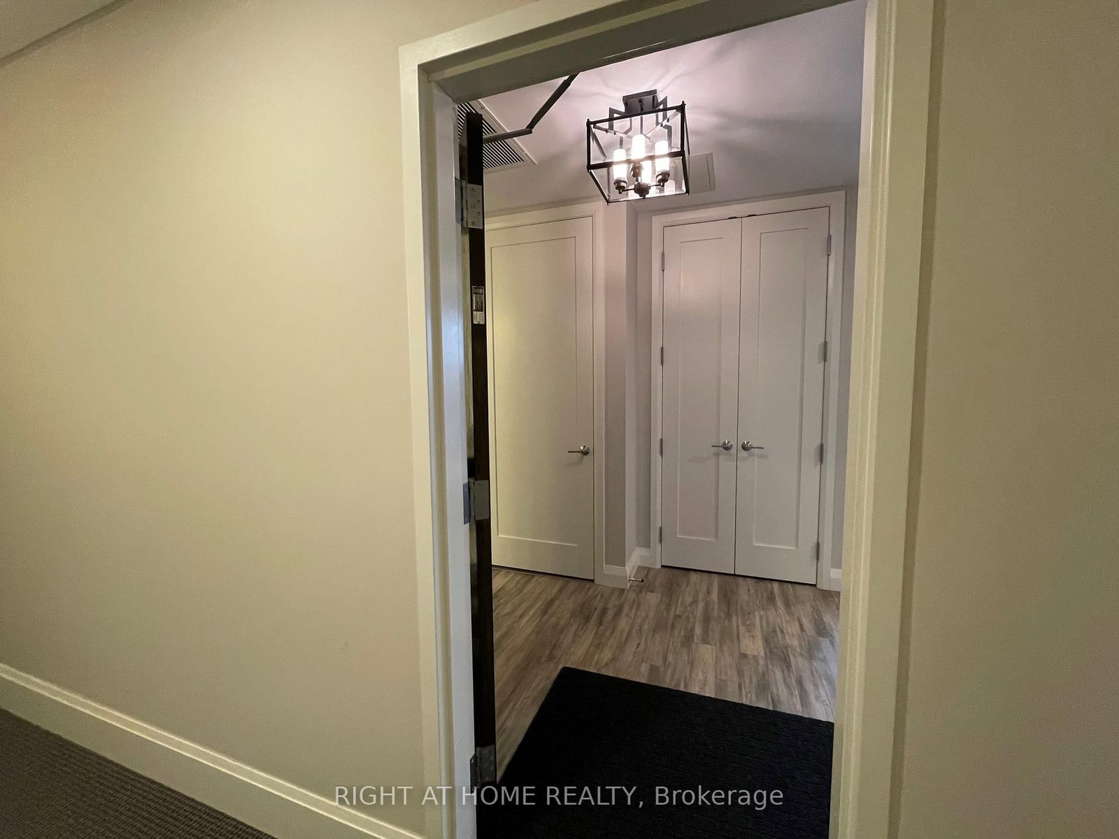 Condo for sale at 1015-118 King Street, Hamilton, Ontario, L8N 0A9 - Beasley - MLS: X12849896