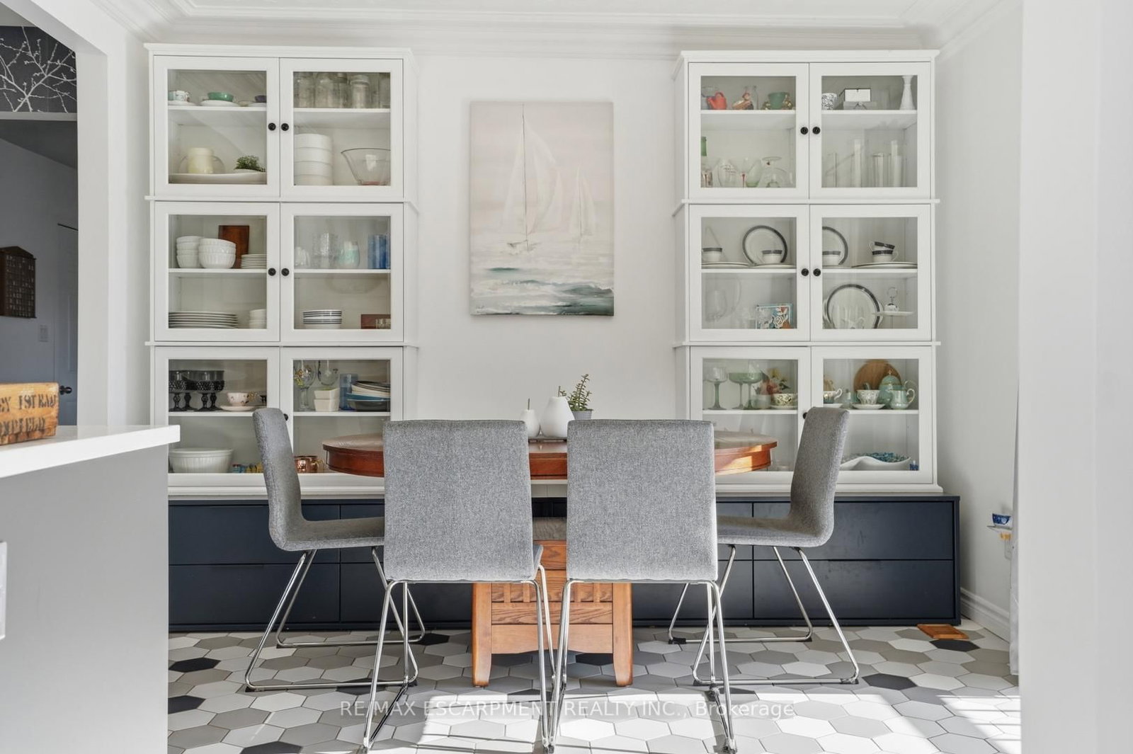 Detached House for sale at 81 Thomson Drive, Hamilton, Ontario, L8B 0G5 - Waterdown - MLS: X12850284