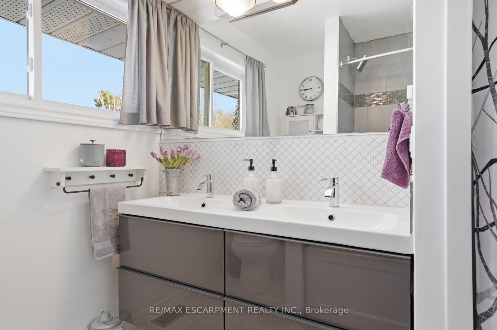 Detached House for sale at 81 Thomson Drive, Hamilton, Ontario, L8B 0G5 - Waterdown - MLS: X12850284