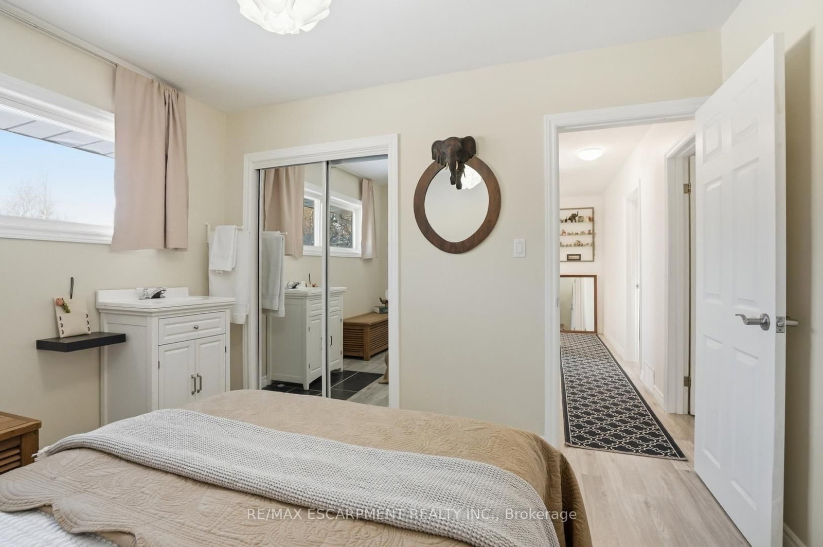 Detached House for sale at 81 Thomson Drive, Hamilton, Ontario, L8B 0G5 - Waterdown - MLS: X12850284