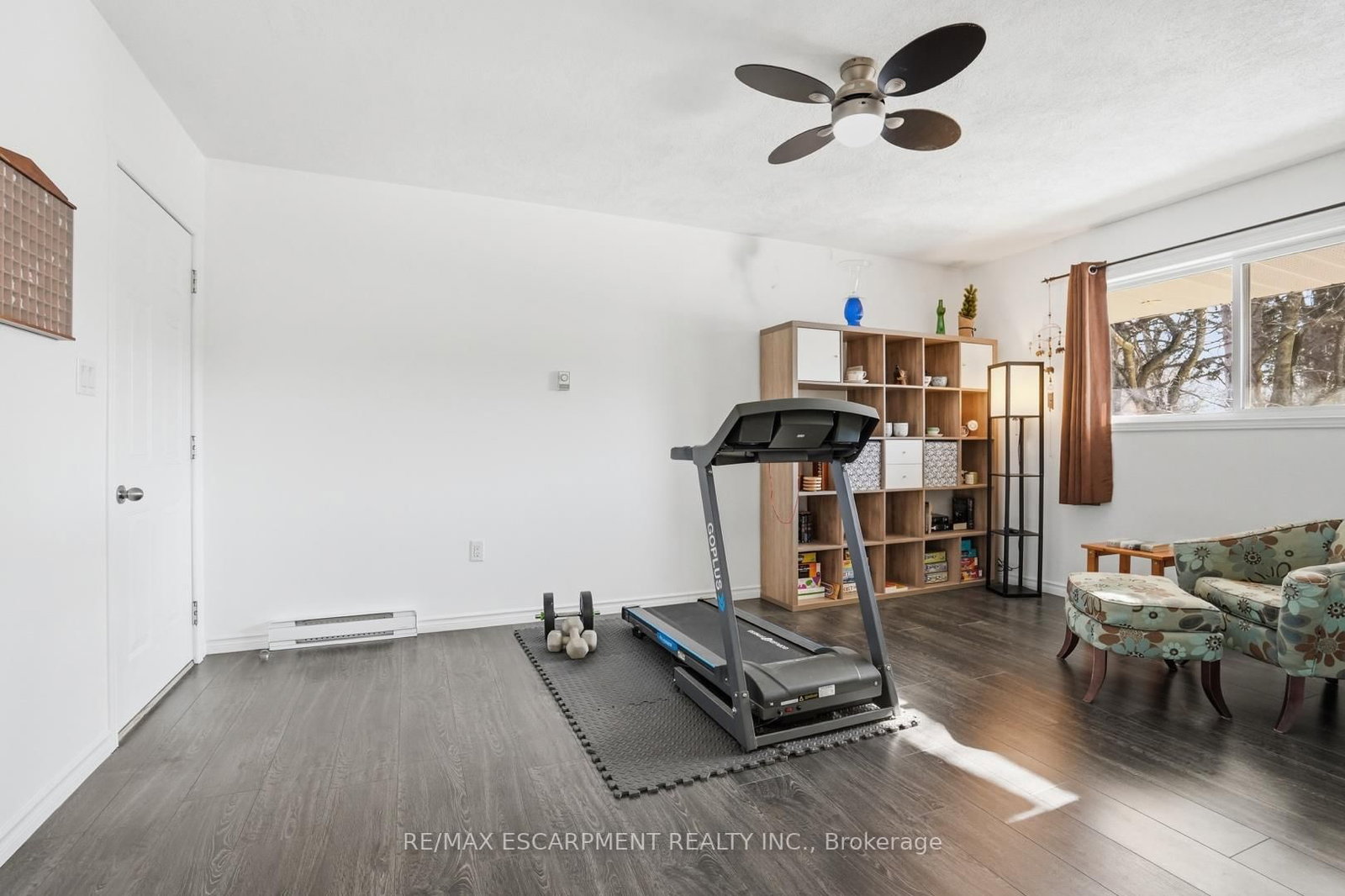 Detached House for sale at 81 Thomson Drive, Hamilton, Ontario, L8B 0G5 - Waterdown - MLS: X12850284