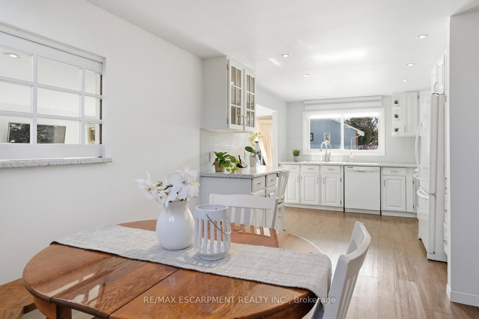 Detached House for sale at 81 Thomson Drive, Hamilton, Ontario, L8B 0G5 - Waterdown - MLS: X12850284