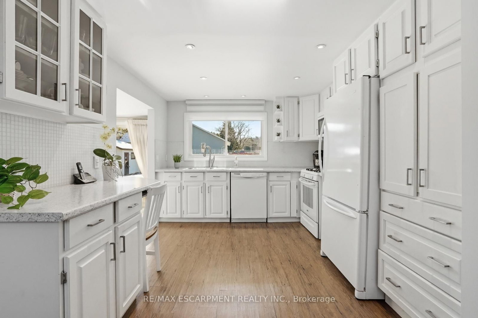 Detached House for sale at 81 Thomson Drive, Hamilton, Ontario, L8B 0G5 - Waterdown - MLS: X12850284