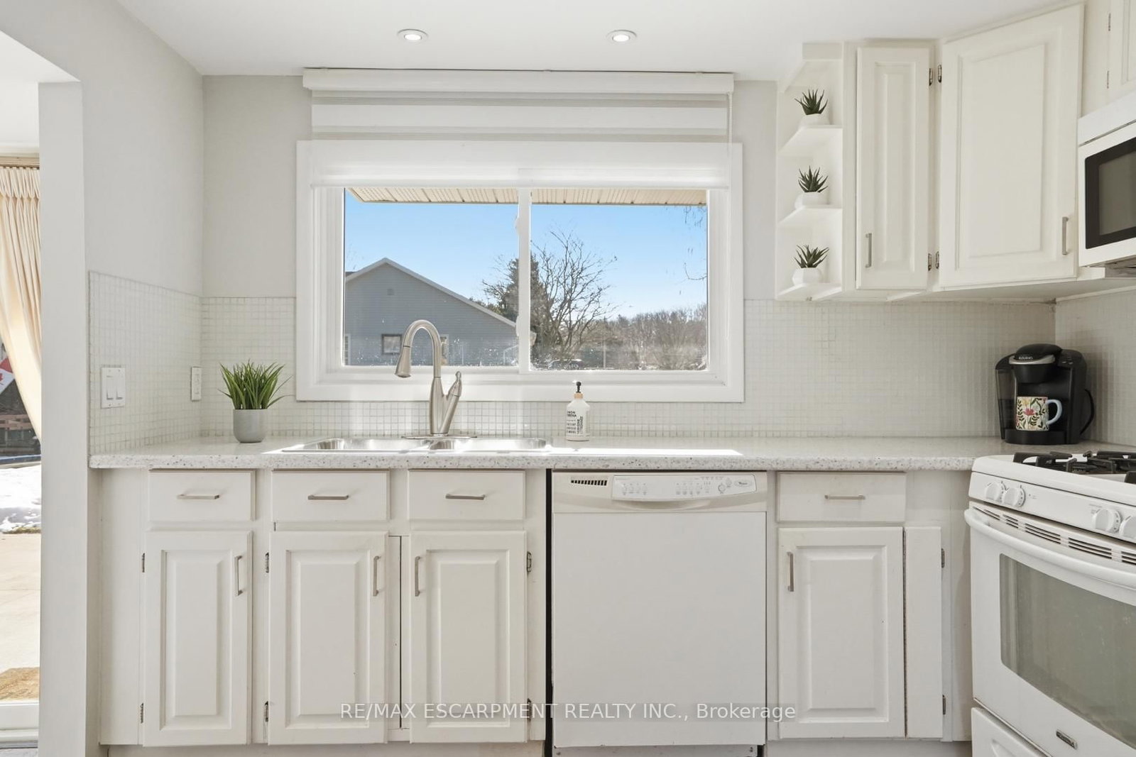 Detached House for sale at 81 Thomson Drive, Hamilton, Ontario, L8B 0G5 - Waterdown - MLS: X12850284