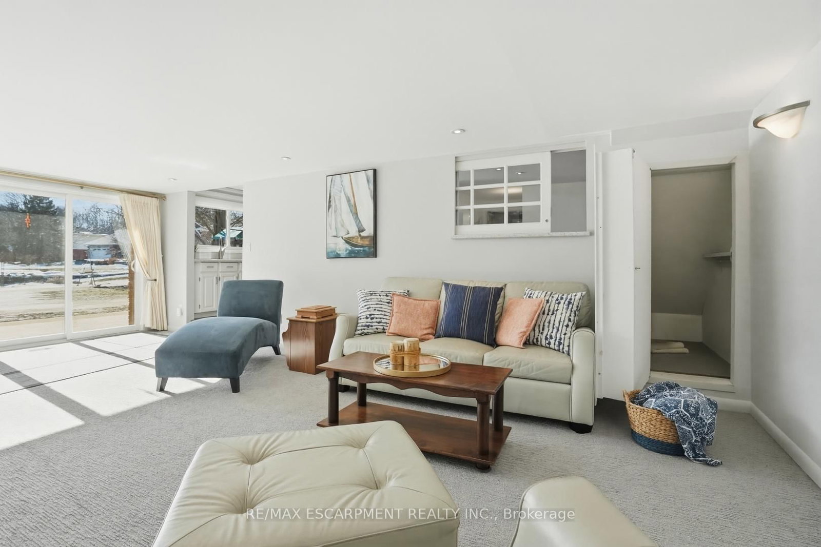 Detached House for sale at 81 Thomson Drive, Hamilton, Ontario, L8B 0G5 - Waterdown - MLS: X12850284