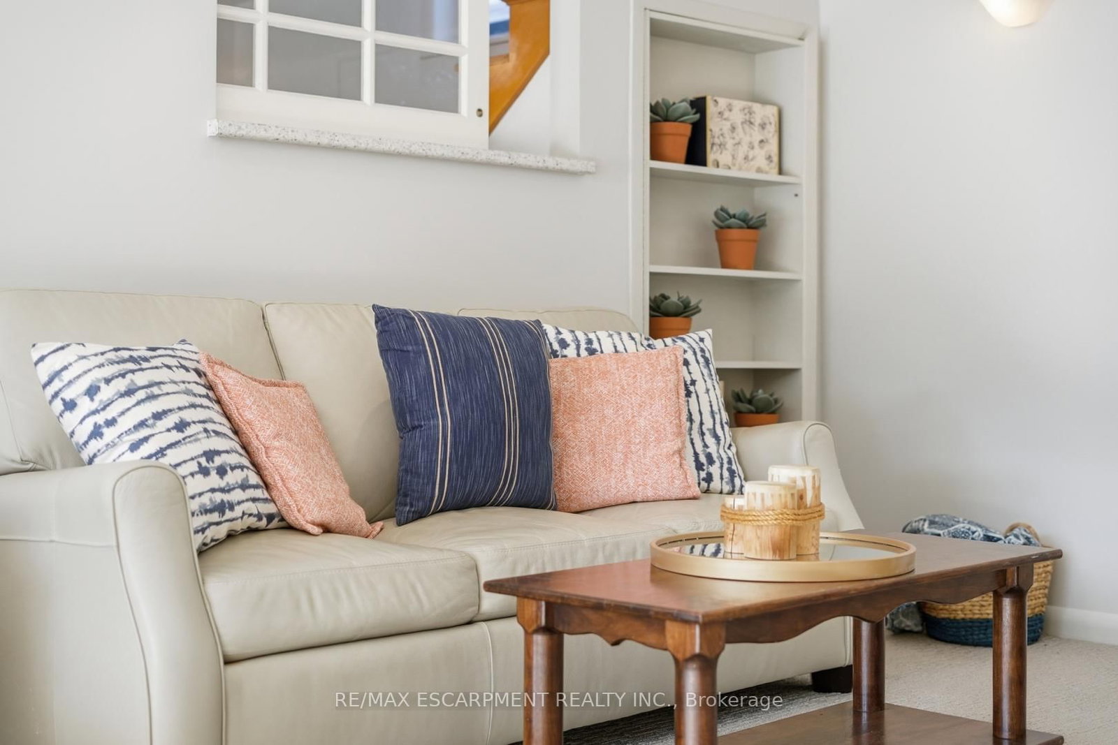 Detached House for sale at 81 Thomson Drive, Hamilton, Ontario, L8B 0G5 - Waterdown - MLS: X12850284