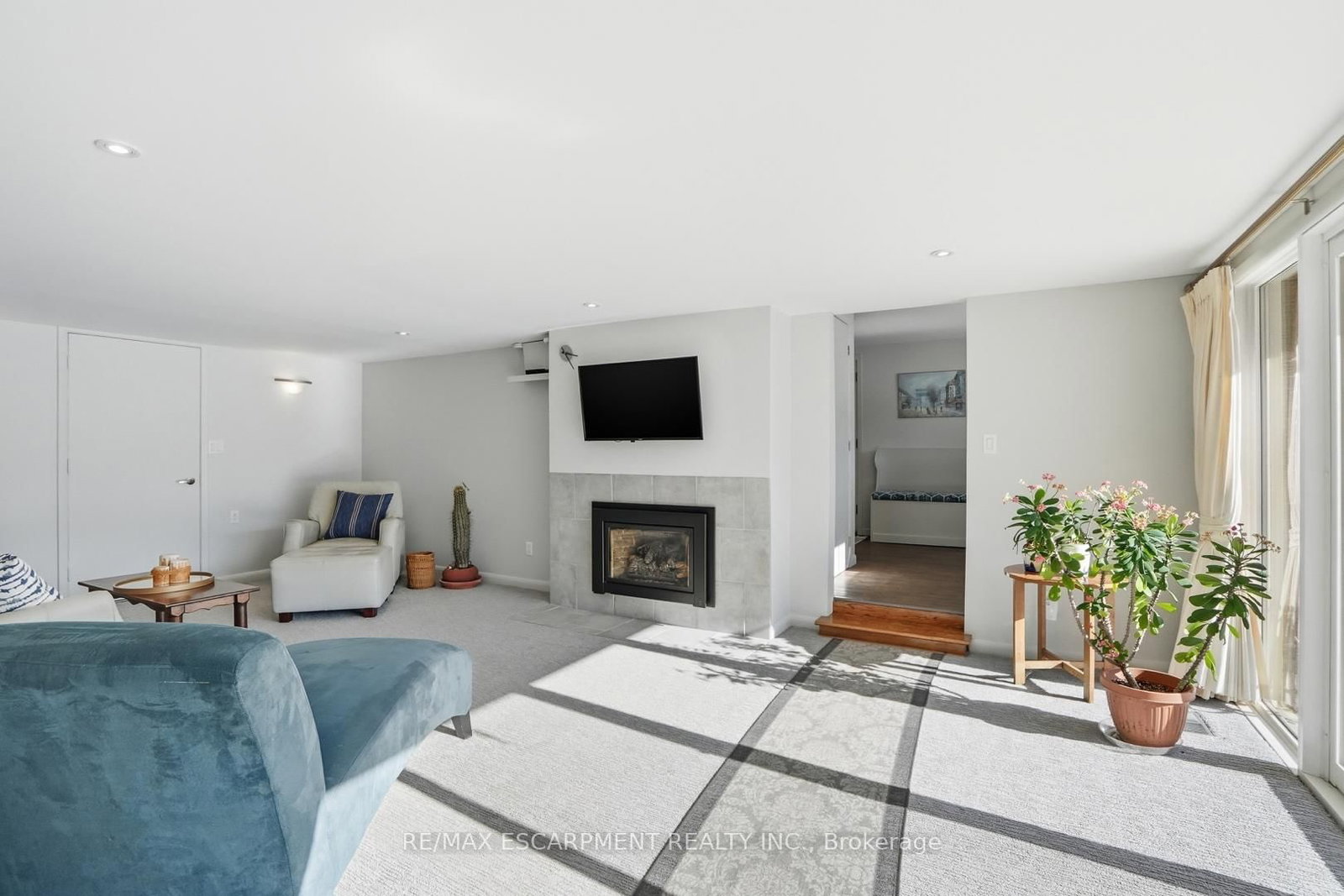 Detached House for sale at 81 Thomson Drive, Hamilton, Ontario, L8B 0G5 - Waterdown - MLS: X12850284