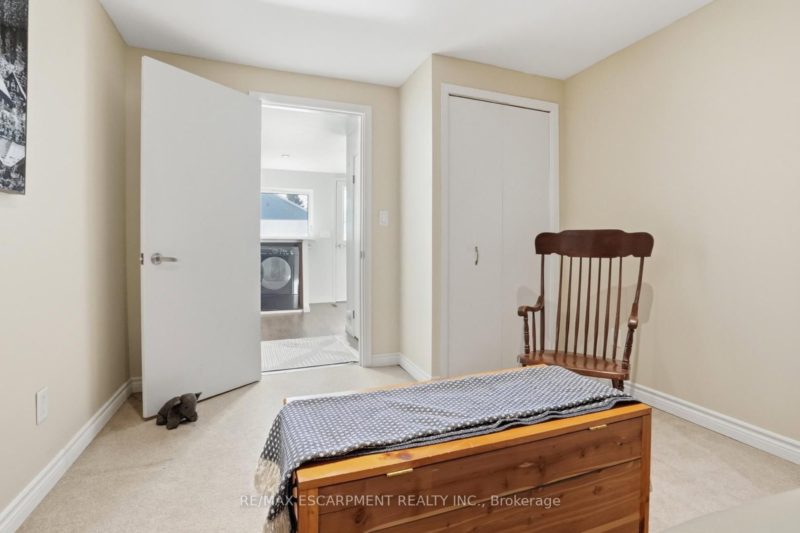 Detached House for sale at 81 Thomson Drive, Hamilton, Ontario, L8B 0G5 - Waterdown - MLS: X12850284