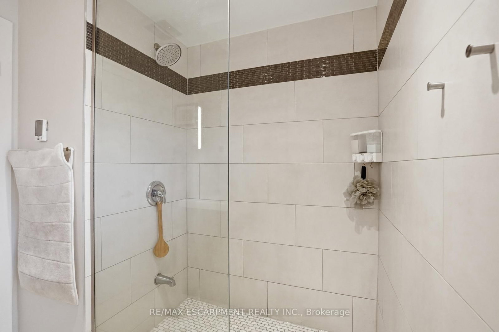 Detached House for sale at 81 Thomson Drive, Hamilton, Ontario, L8B 0G5 - Waterdown - MLS: X12850284