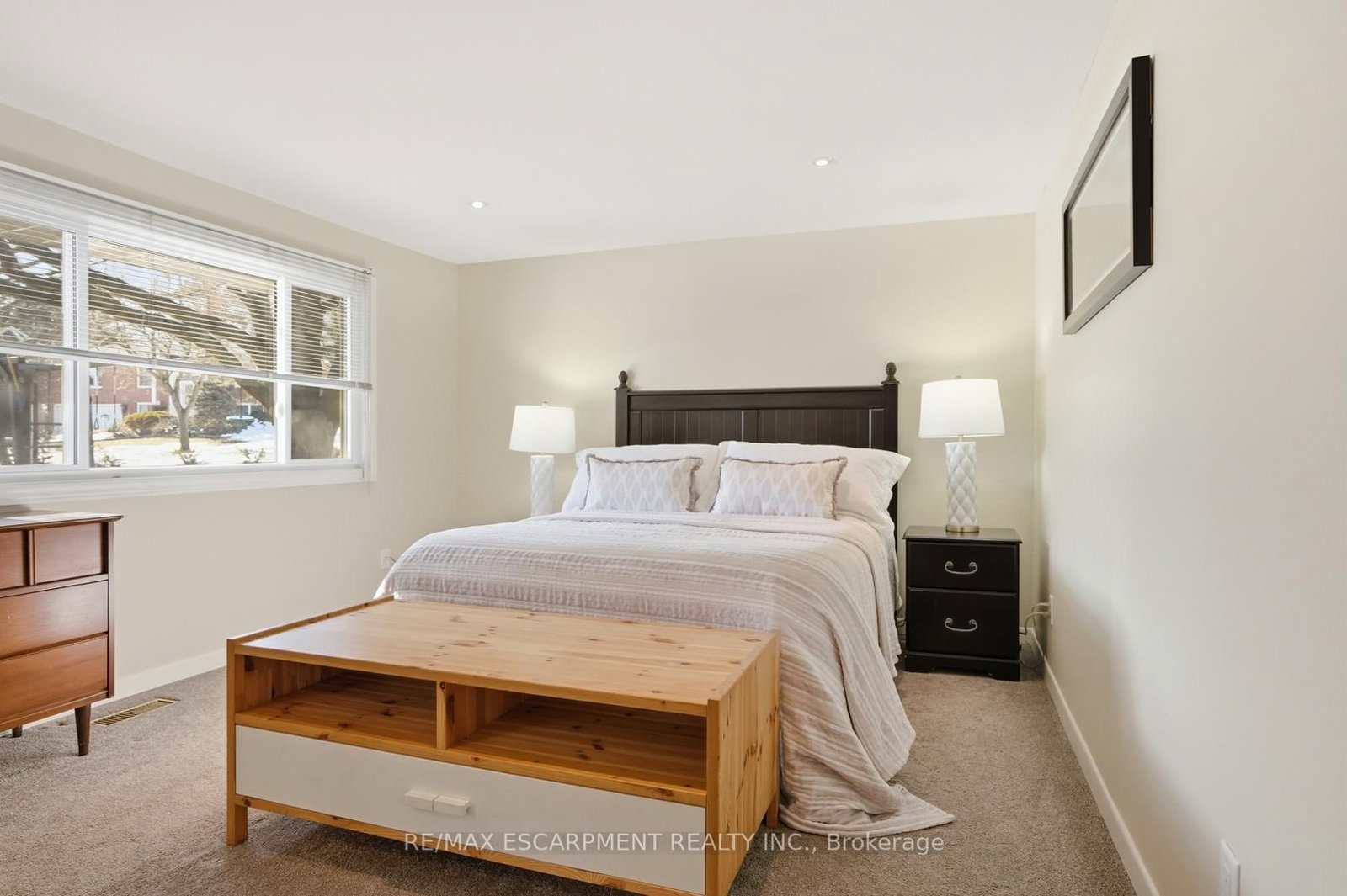 Detached House for sale at 81 Thomson Drive, Hamilton, Ontario, L8B 0G5 - Waterdown - MLS: X12850284