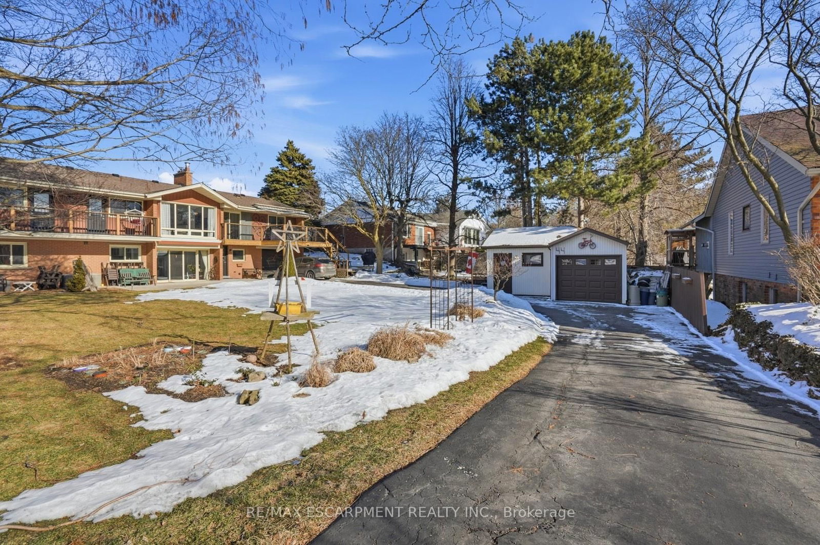 Detached House for sale at 81 Thomson Drive, Hamilton, Ontario, L8B 0G5 - Waterdown - MLS: X12850284