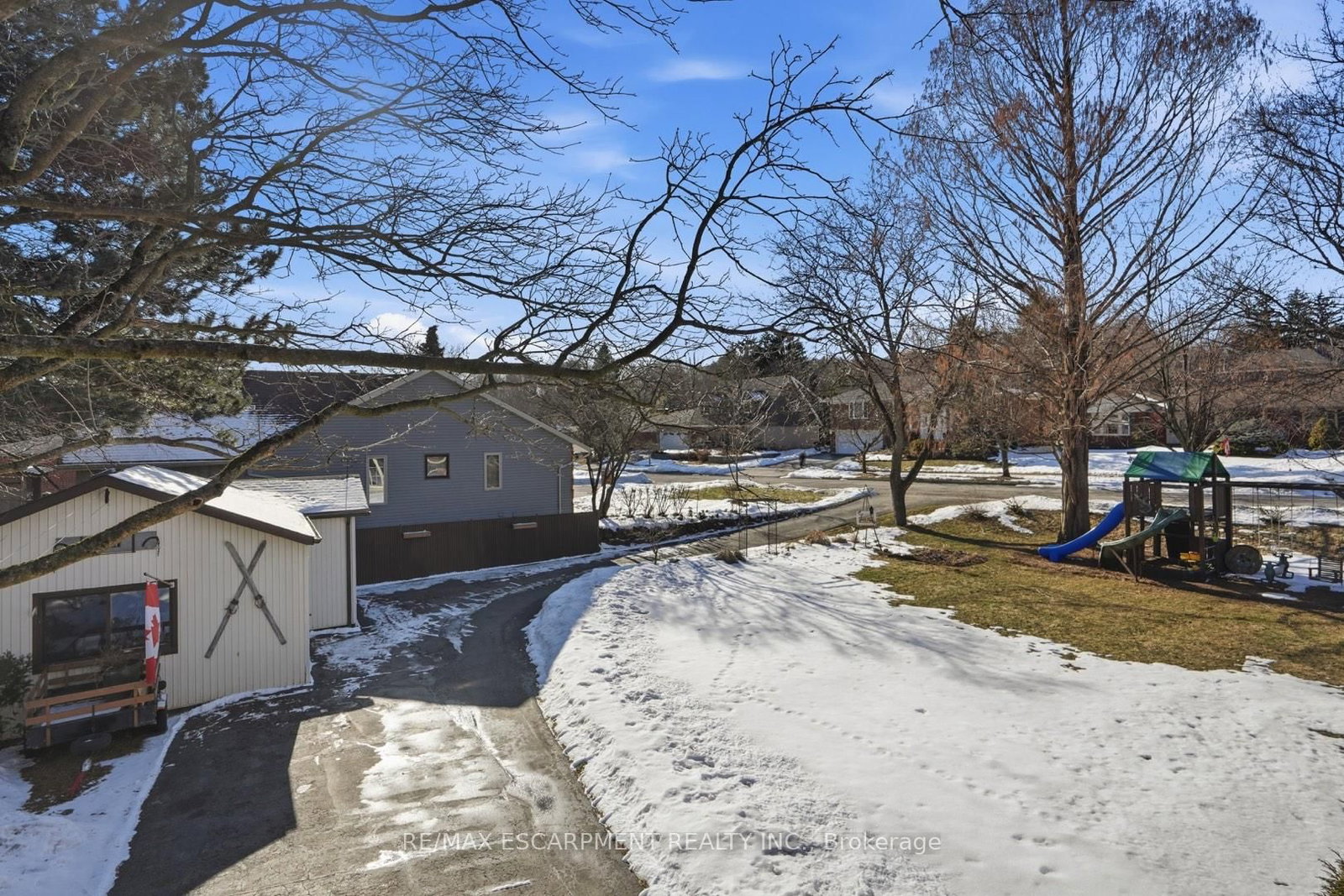 Detached House for sale at 81 Thomson Drive, Hamilton, Ontario, L8B 0G5 - Waterdown - MLS: X12850284