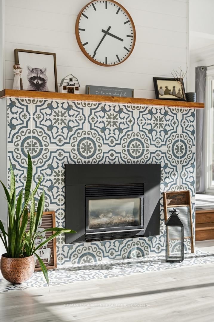 Detached House for sale at 81 Thomson Drive, Hamilton, Ontario, L8B 0G5 - Waterdown - MLS: X12850284