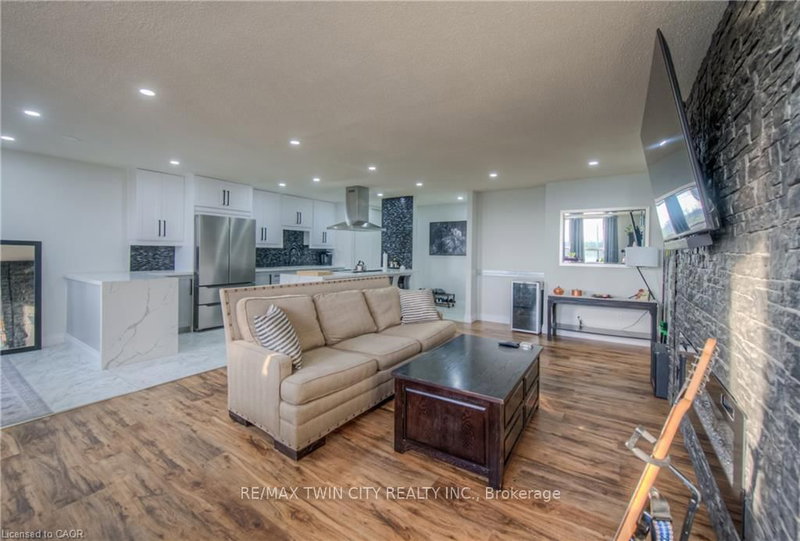 410 - 185 Kehl St, Kitchener, N2M 5B9 | Image 2