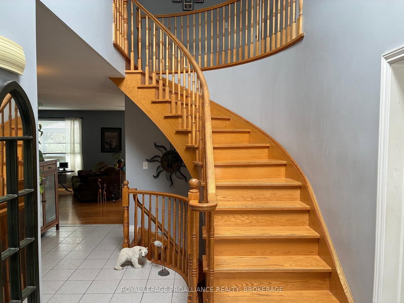 605 Fernmoor Dr, Kingston, K7M 8K5 | Image 3