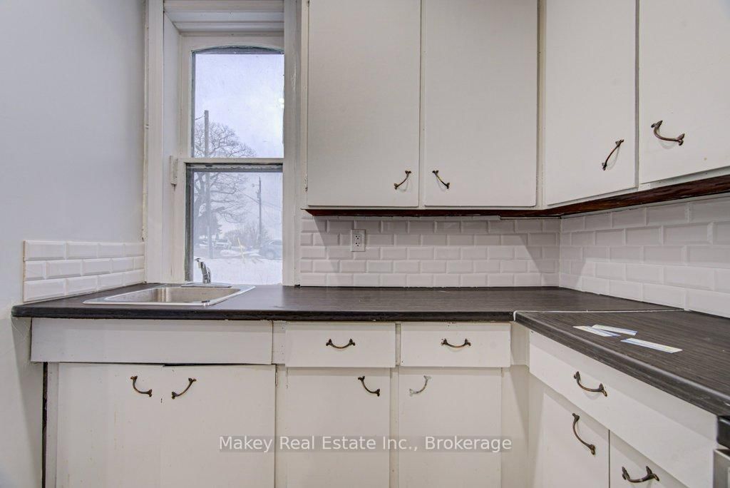 115 Courtney Street - Photo 18