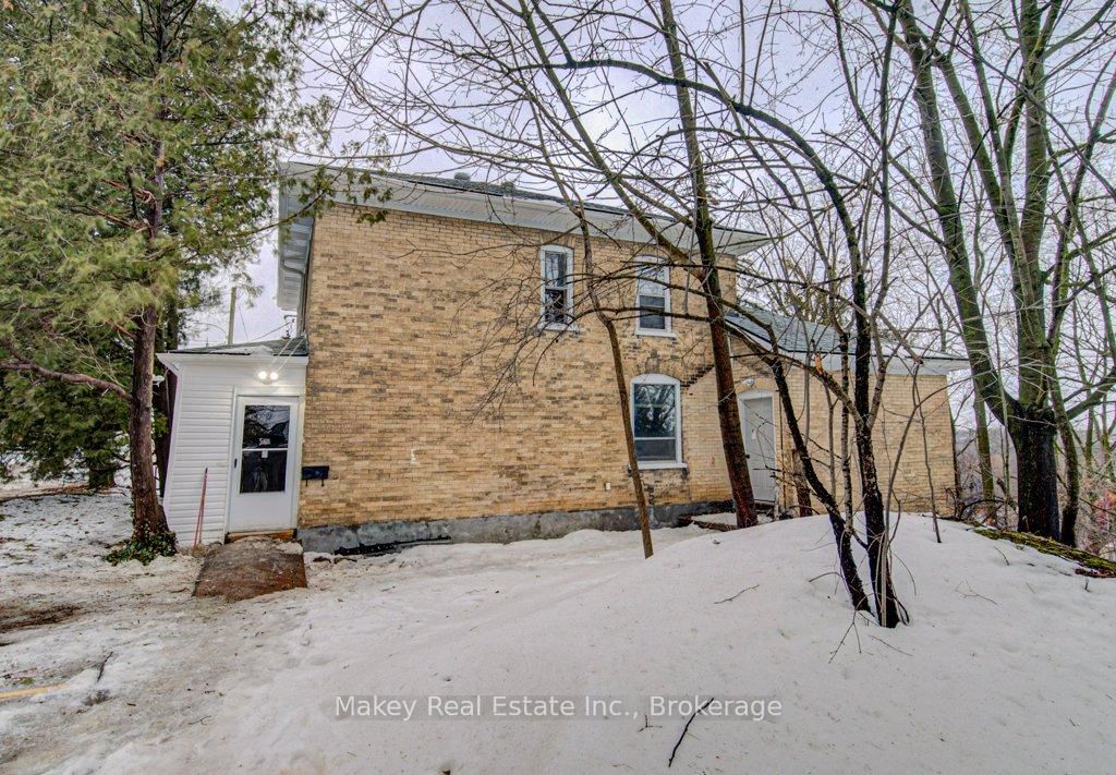 115 Courtney Street - Photo 2